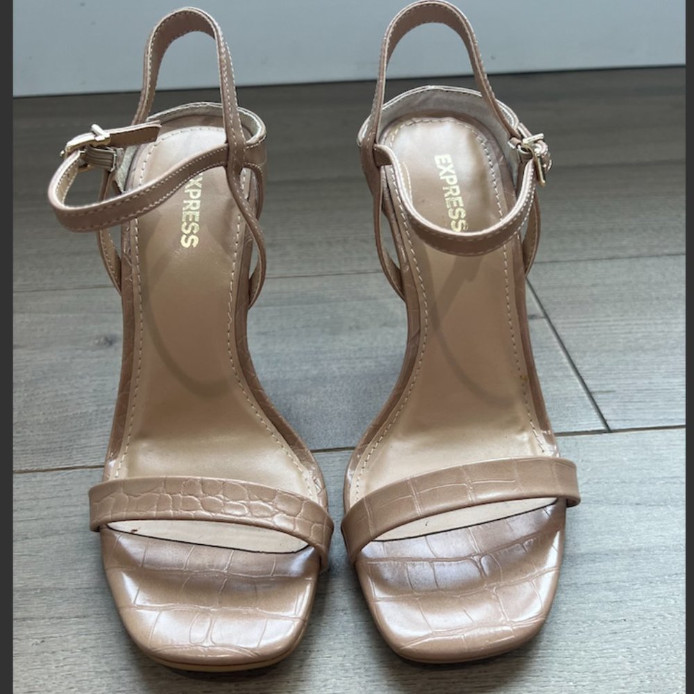 Express Nude Heels, size 7